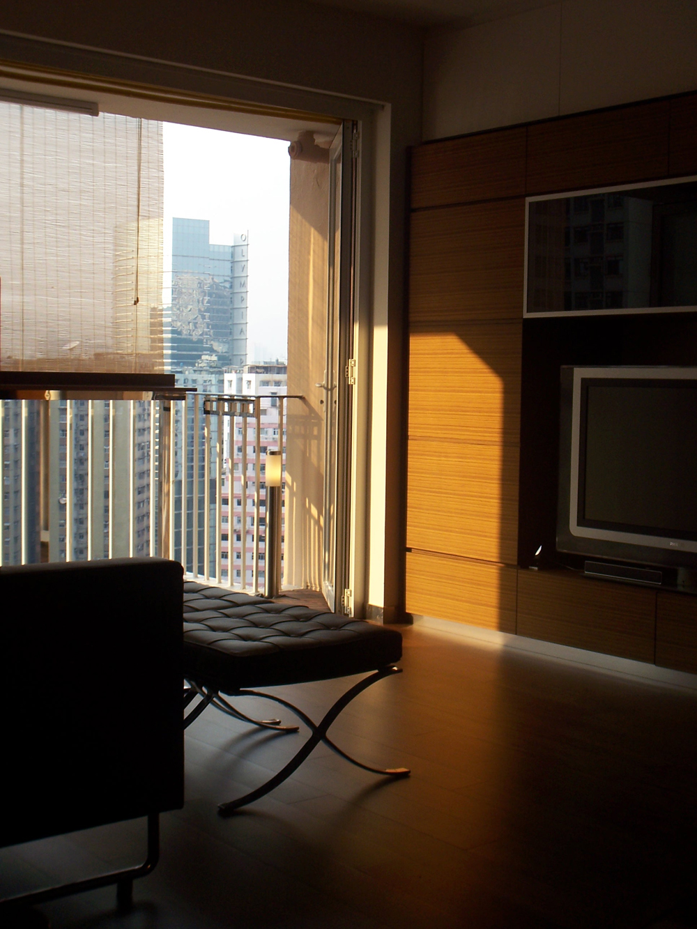 LEE'S CONDO